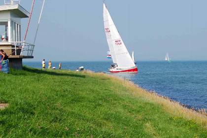 025 Mooie sfeervolle 8 persoons woning op 100 meter van Oosterschelde met hottub en sauna