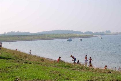 032 Mooie sfeervolle 8 persoons woning op 100 meter van Oosterschelde met hottub en sauna