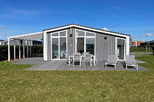 NIEUW: Moderne 4 persoons vakantiewoning met uitzicht op water in Wemeldinge