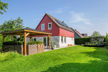 006 Prachtige 8 persoons vakantiewoning met sauna, hottub en ruime tuin