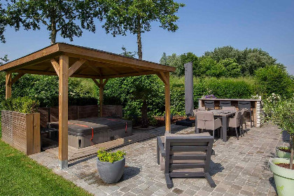 011 Prachtige 8 persoons vakantiewoning met sauna, hottub en ruime tuin