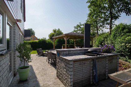 017 Prachtige 8 persoons vakantiewoning met sauna, hottub en ruime tuin