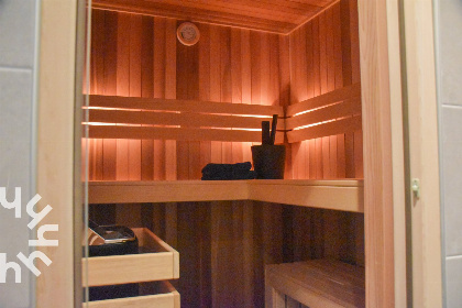 003 Modern 4 persoons appartement met sauna dichtbij zee en strand in Westkapelle