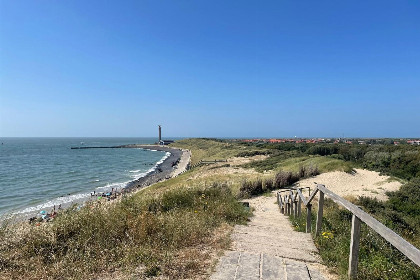 016 Moderne 4 persoons vakantiewoning op 500 meter van het strand