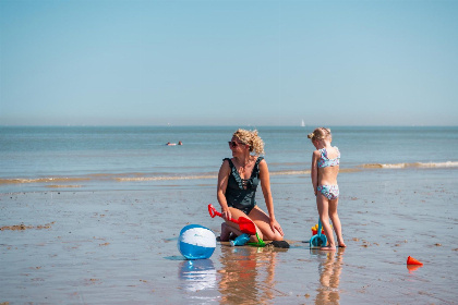 019 Moderne 4 persoons vakantiewoning op 500 meter van het strand