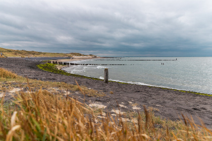 027 Moderne 4 persoons vakantiewoning op 500 meter van het strand