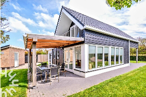 Moderne 6 persoons bungalow onderaan de duinen en op loopafstand van zee in Westkapelle