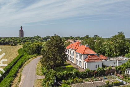 001 Prachtige groepsaccommodatie voor 18 personen in Westkapelle dichtbij het strand