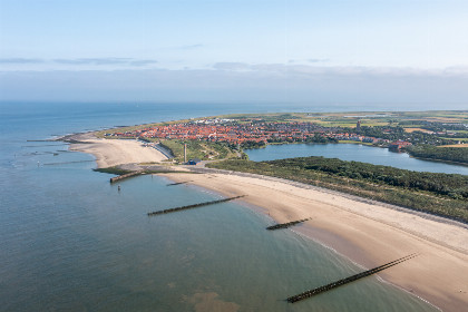 001 Sfeervolle 4 persoons bungalow met ruime tuin onderaan de duinen in Westkapelle