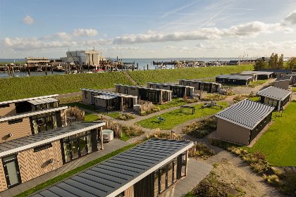 015 Zeebries | Hottub 