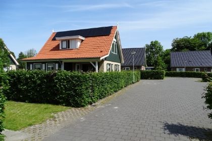 034 Luxe 5 persoons vakantiehuis met omheinde tuin in Zonnemaire