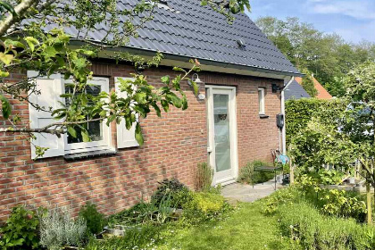 007 Sfeervolle 6 persoons vakantiewoning met grote tuin in Zonnemaire