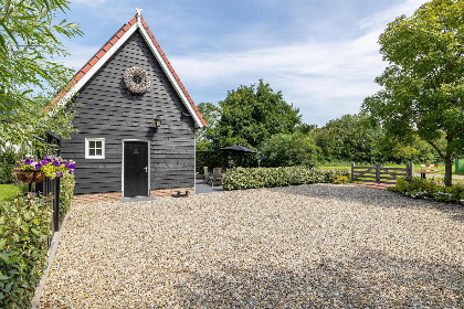 005 Charmant vakantiehuis voor 2 volwassenen en 1 kind, met tuin bij Zeeuws strand