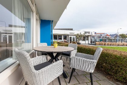 016 Kurhaus appartement nr. 1 met terras op 2 min van het strand | Nieuwstraat 1 Zoutelande