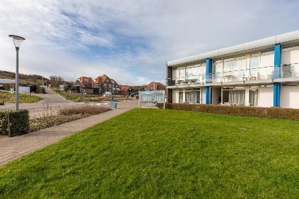 028 Kurhaus appartement nr. 2 met terras op 2 min van het strand | Nieuwstraat 1 Zoutelande