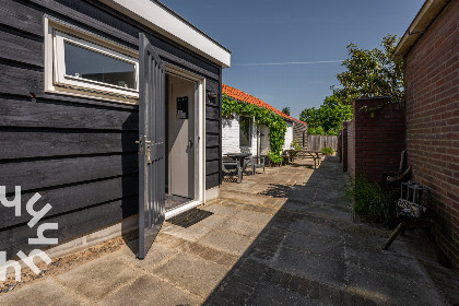 012 Prachtig gerenoveerd 4 persoons vakantiehuis in Zoutelande op 10 meter van het strand