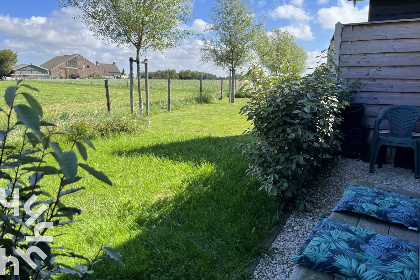 017 Scandinavisch 2 persoons huisje met vrij uitzicht op 400m van het strand in Zoutelande