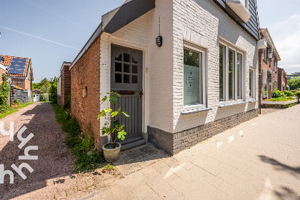 008 Sfeervol 6 persoons vakantiehuis in Zoutelande op 10 meter van het strand