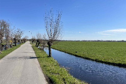 012 Vrijstaande 4 persoons chalet aan het water bij Alphen aan den Rijn