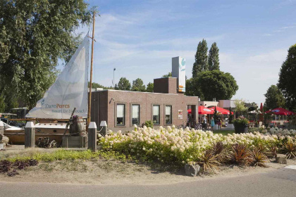 010 Sfeervolle 4 persoons Tiny House met airco op vakantiepark de Biesbosch bij Dordrecht