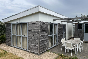 Knus 6 persoons chalet op loopafstand van het strand aan de Haringvliet, Zeeland