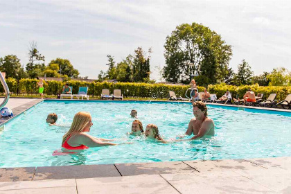 008 Knus chalet voor 6 personen met bubbelbad op Parc de Ijsselhoeve