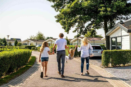 013 4 persoons strandhuis op park met zwembad en internet