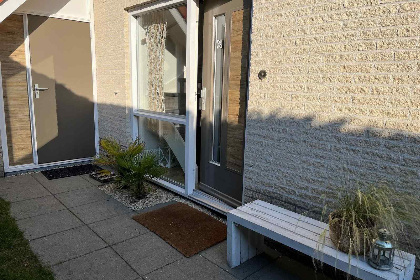 011 Comfortabel 6 persoons vakantiehuis met omheinde tuin in Ouddorp vlakbij het strand