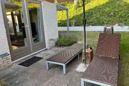 024 Comfortabel 6 persoons vakantiehuis met omheinde tuin in Ouddorp vlakbij het strand