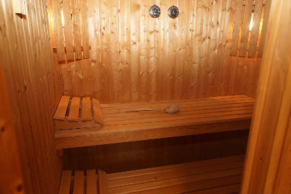 019 Comfortabel 6 persoons vakantiehuis met sauna in Ouddorp vlakbij het strand