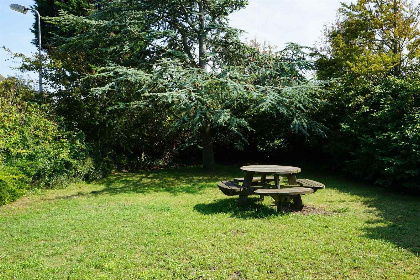 018 Gezellig 6 persoons vakantiehuis met grote, omheinde tuin en vlak bij de kust en Ouddorp