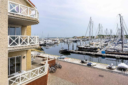 006 Heerlijk 4 persoons vakantiehuis direct aan de jachthaven in Ouddorp, vlakbij Zeeland