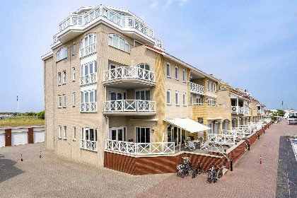 012 Heerlijk 4 persoons vakantiehuis direct aan de jachthaven in Ouddorp, vlakbij Zeeland