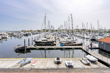 024 Heerlijk 4 persoons vakantiehuis direct aan de jachthaven in Ouddorp, vlakbij Zeeland