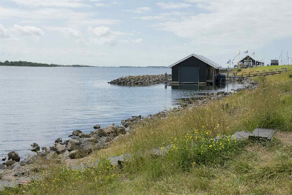 004 Heerlijk 6 persoons vakantiehuis met grote tuin, vlakbij het strand en het mooie Ouddorp