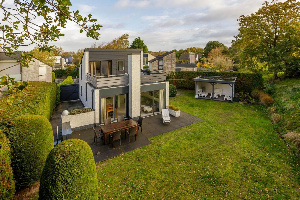 Heerlijk 6 persoons vakantiehuis met tuin, vlak bij de duinopgang, het strand en Ouddorp