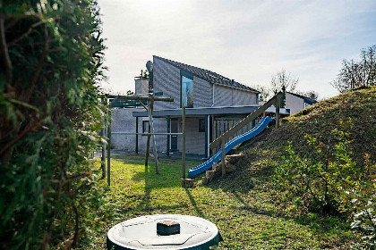 023 Heerlijk 6 persoons vakantiehuis met tuin, vlak bij de duinopgang, het strand en Ouddorp