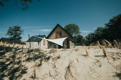 020 Luxe 10 persoons vakantiehuis in Ouddorp nabij het strand