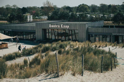 024 Luxe 10 persoons vakantiehuis in Ouddorp nabij het strand