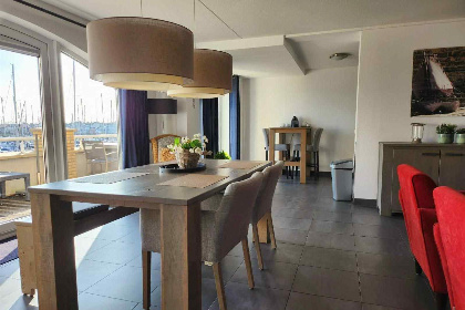 009 Luxe 4 persoons vakantieappartement direct aan de jachthaven en Geverlingen in Ouddorp