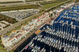 Luxe 4 persoons vakantiehuis direct aan de jachthaven in Ouddorp, vlakbij Zeeland