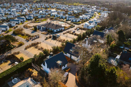 011 Luxe 8 persoons duinvilla met grote tuin aan de Nederlandse kust in Ouddorp