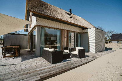 022 Luxe 8 persoons vakantiehuis in Ouddorp nabij het strand