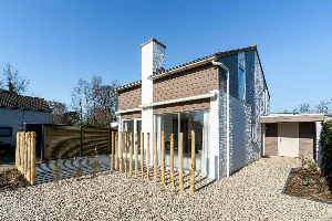 Modern en sfeervol ingericht vakantiehuis met tuin, gelegen vlak bij de kust en Ouddorp