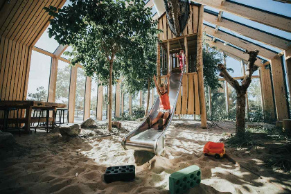 023 Prachtig 10 persoons vakantiehuis in Ouddorp nabij het strand