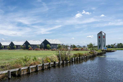 034 Geschakeld 10 persoons vakantiehuis aan het water in Roelofarendsveen