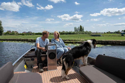 040 Geschakeld 10 persoons vakantiehuis aan het water in Roelofarendsveen