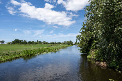 020 Geschakeld 5 persoons vakantiehuis aan het water in Roelofarendsveen