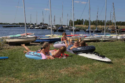 018 Vrijstaand 5 persoons caravriendelijk vakantiehuis in Roelofarendsveen