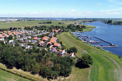 012 Vrijstaand 5 persoons vakantiehuis op een leuk familiepark in Roelofarendsveen!